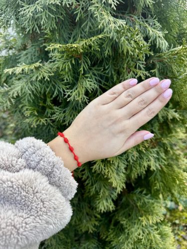 7 csomós piros karkötő