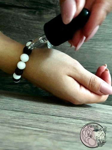 Aromaterápiás karkötő illóolajjal