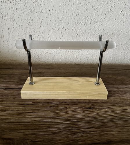 Karkötőtartó szelenit ásvánnyal