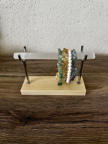 Karkötőtartó szelenit ásvánnyal