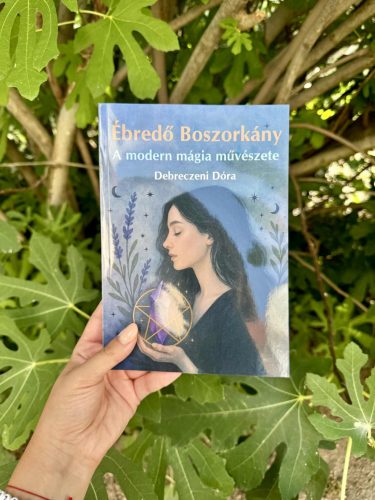 Ébredő Boszorkány -  A modern mágia művészete + ajándék 32 oldalas e-book