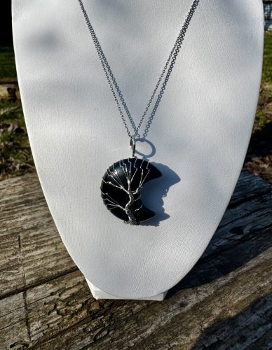 Nyaklánc obszidián hold medállal (nemesacél)