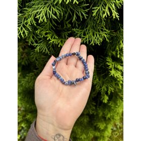 Szodalit szemcse karkötő