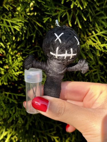 Voodoo baba tűvel