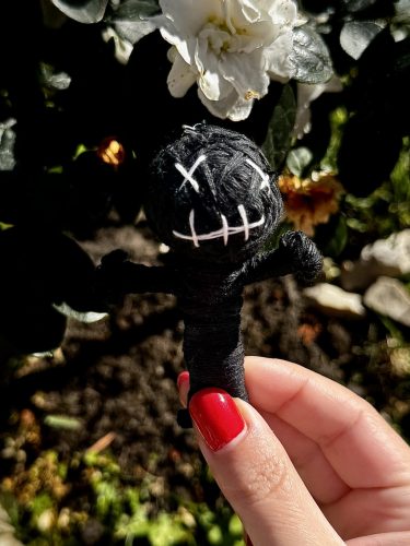 Voodoo baba tűvel